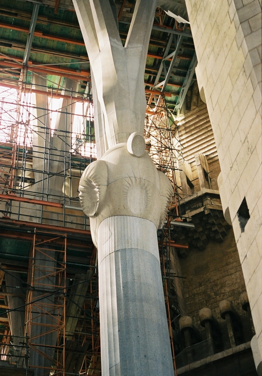 Gaudi - Sagrada Familia
Sagrada Familia. Barcelona 2003. Interiors en obres del temple.
Keywords: Gaudi Sagrada Familia