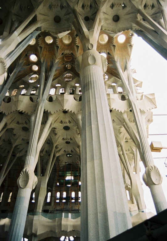 Gaudi - Sagrada Familia
Sagrada Familia. Barcelona 2003. Interiors en obres del temple.
Keywords: Gaudi Sagrada Familia