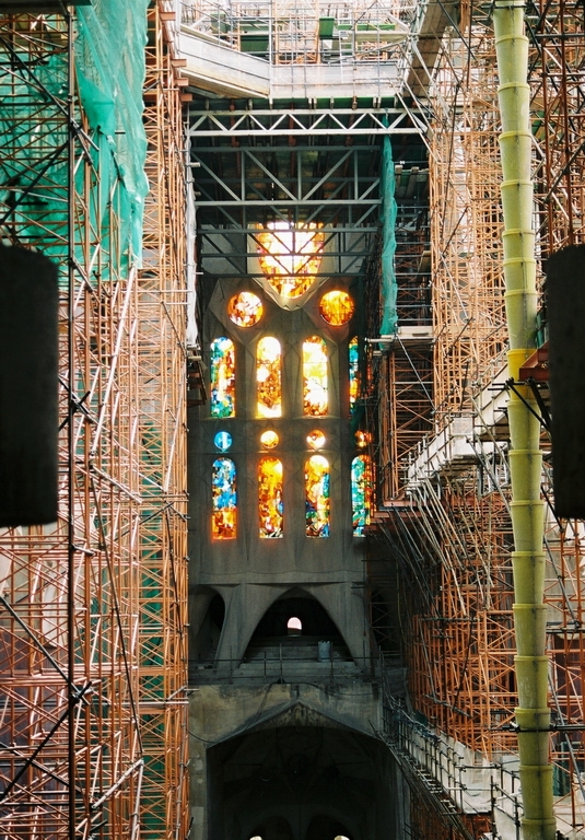 Gaudi - Sagrada Familia
Sagrada Familia. Barcelona 2003. Interiors en obres del temple.
Keywords: Gaudi Sagrada Familia