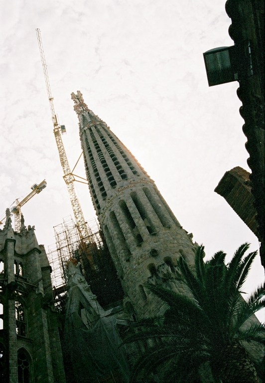Gaudi - Sagrada Familia
Sagrada Familia. Barcelona 2003. Exteriors del temple.
Keywords: Gaudi Sagrada Familia