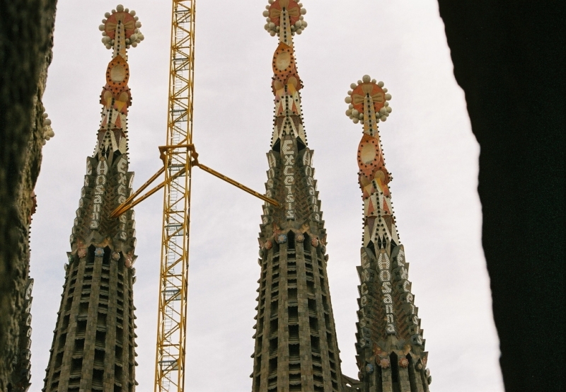 Gaudi - Sagrada Familia
Sagrada Familia. Barcelona 2003. Detalls dels campanars i agulles.
Keywords: Gaudi Sagrada Familia